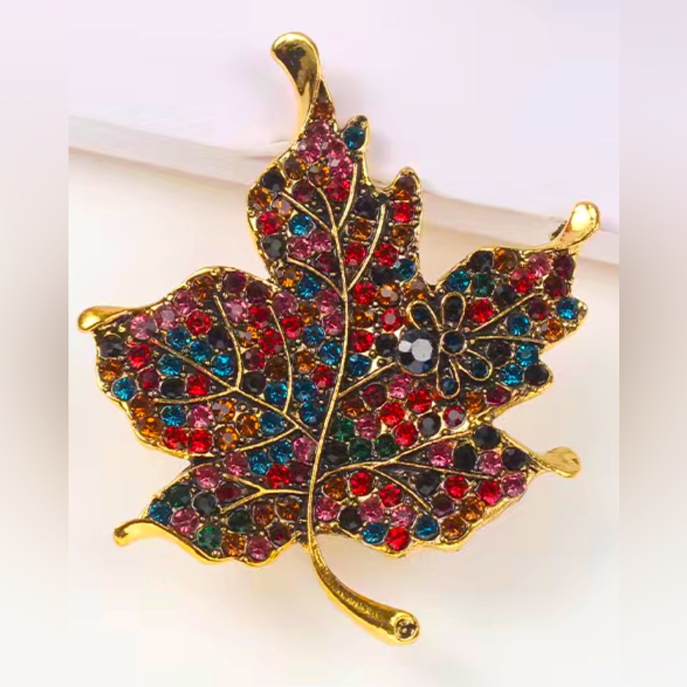 🍁JUST IN🍁 Beautiful Multicolored Fall Leaf Brooch with a Small Navy Bee